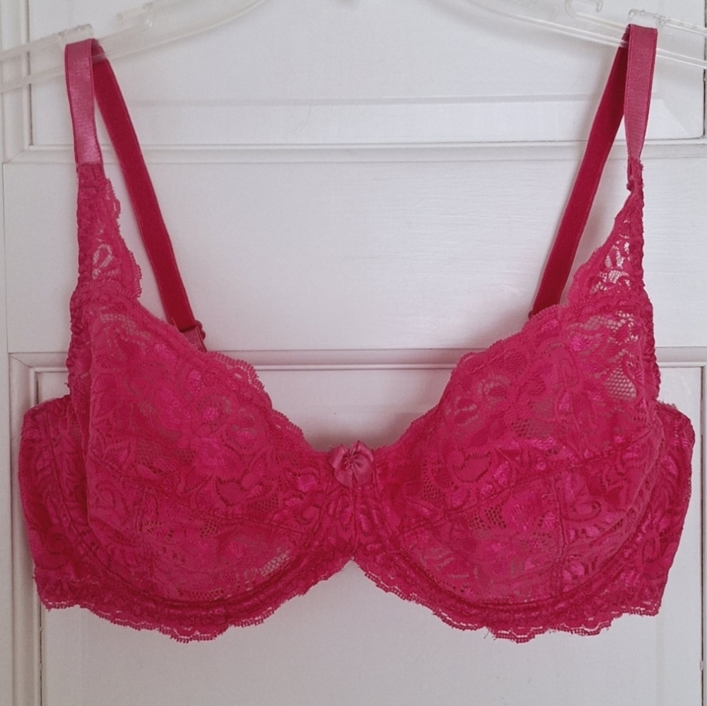 Delta Burke pink lace bra